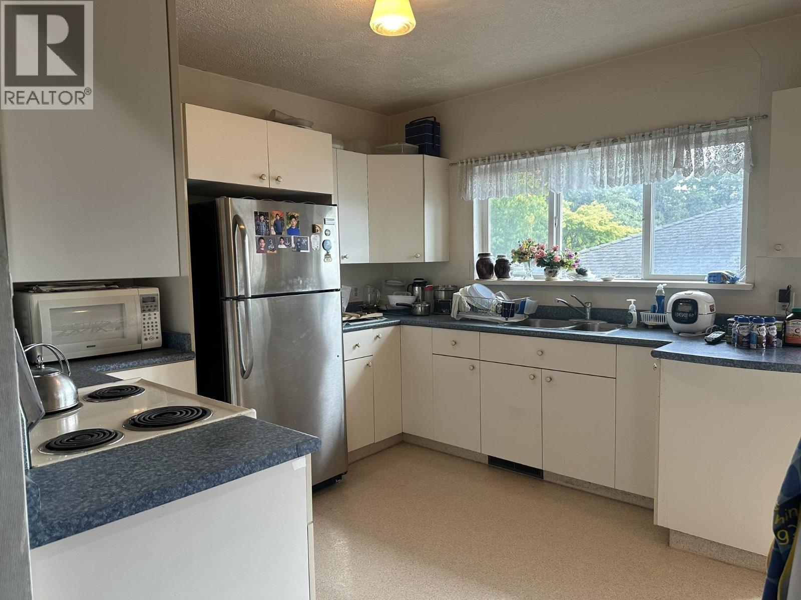 8015 Nelson Avenue, Burnaby, British Columbia  V5J 4E6 - Photo 6 - R3031188