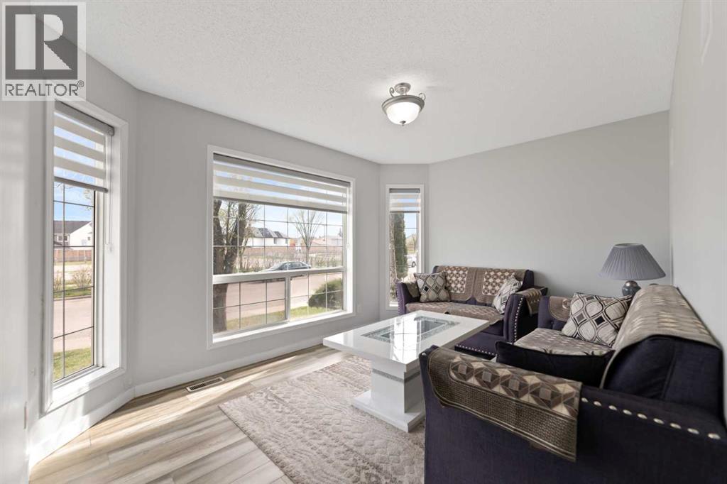 Property at 14 Tarington Park NE image 5