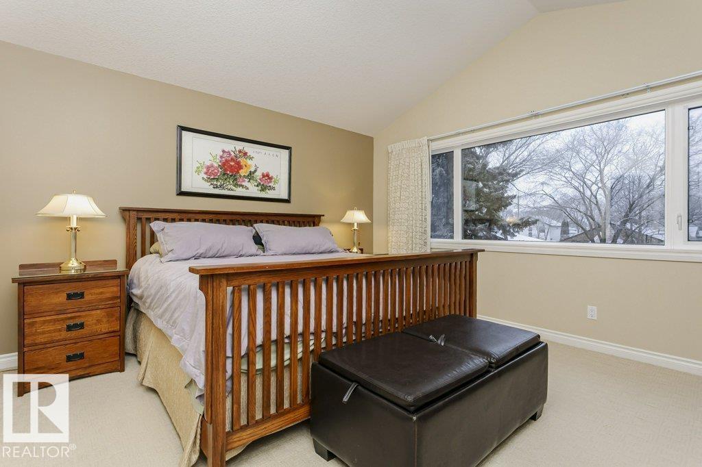 Property at 10511 76 ST NW image 2