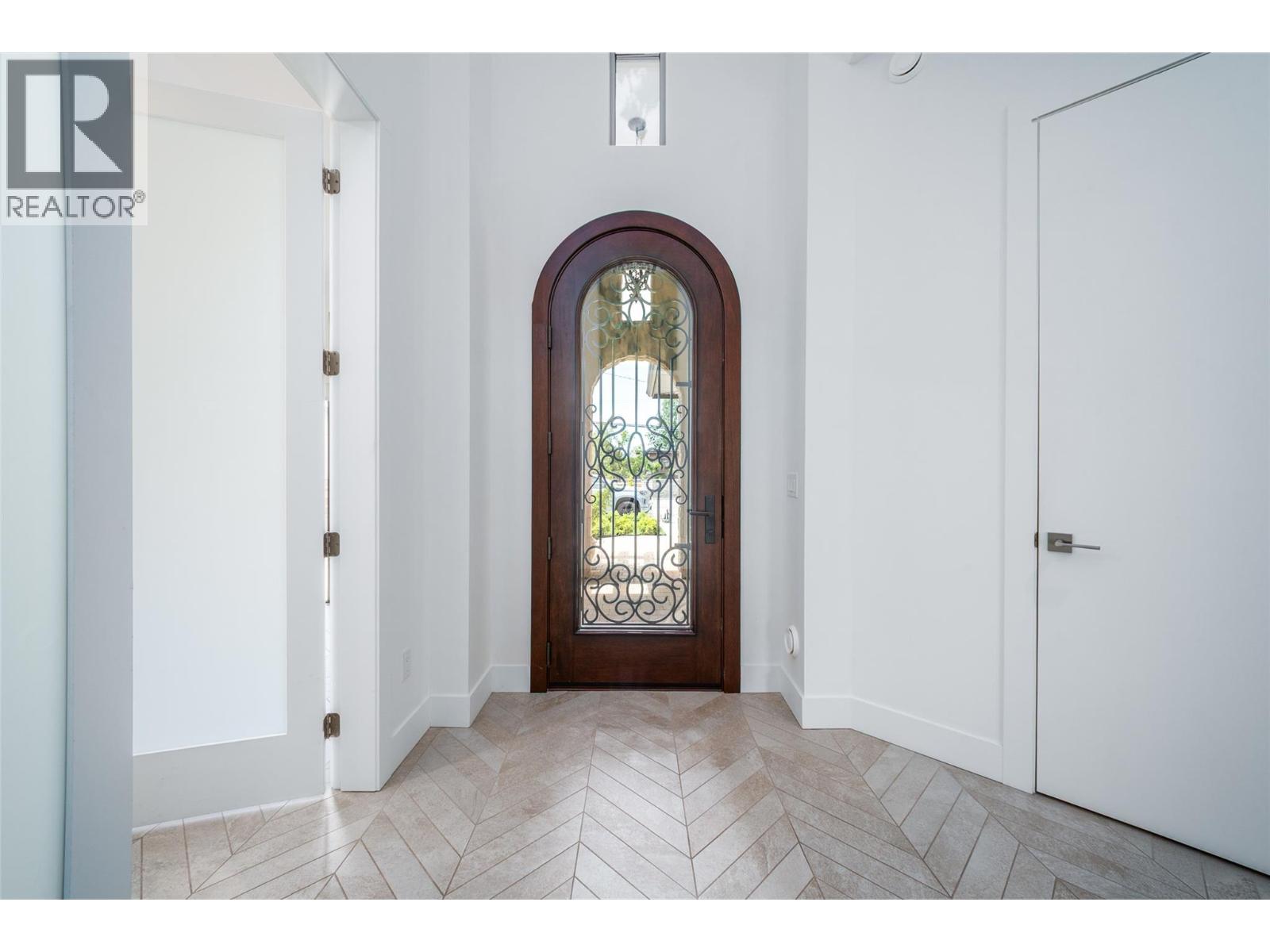 Property at 3567 Lakeshore Road image 2
