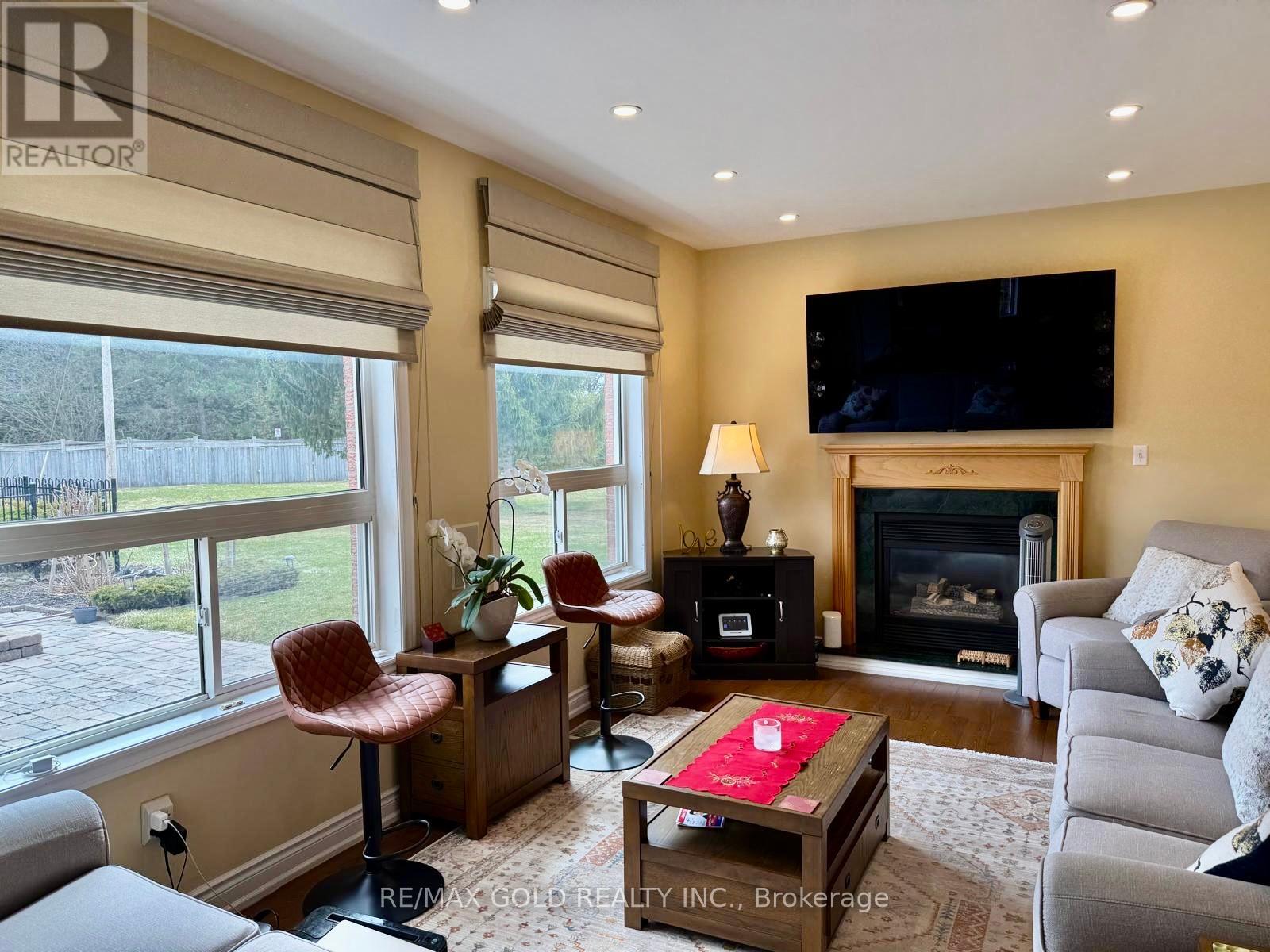 7 Brandiff Court, Caledon, Ontario  L7C 1P6 - Photo 5 - W12330694