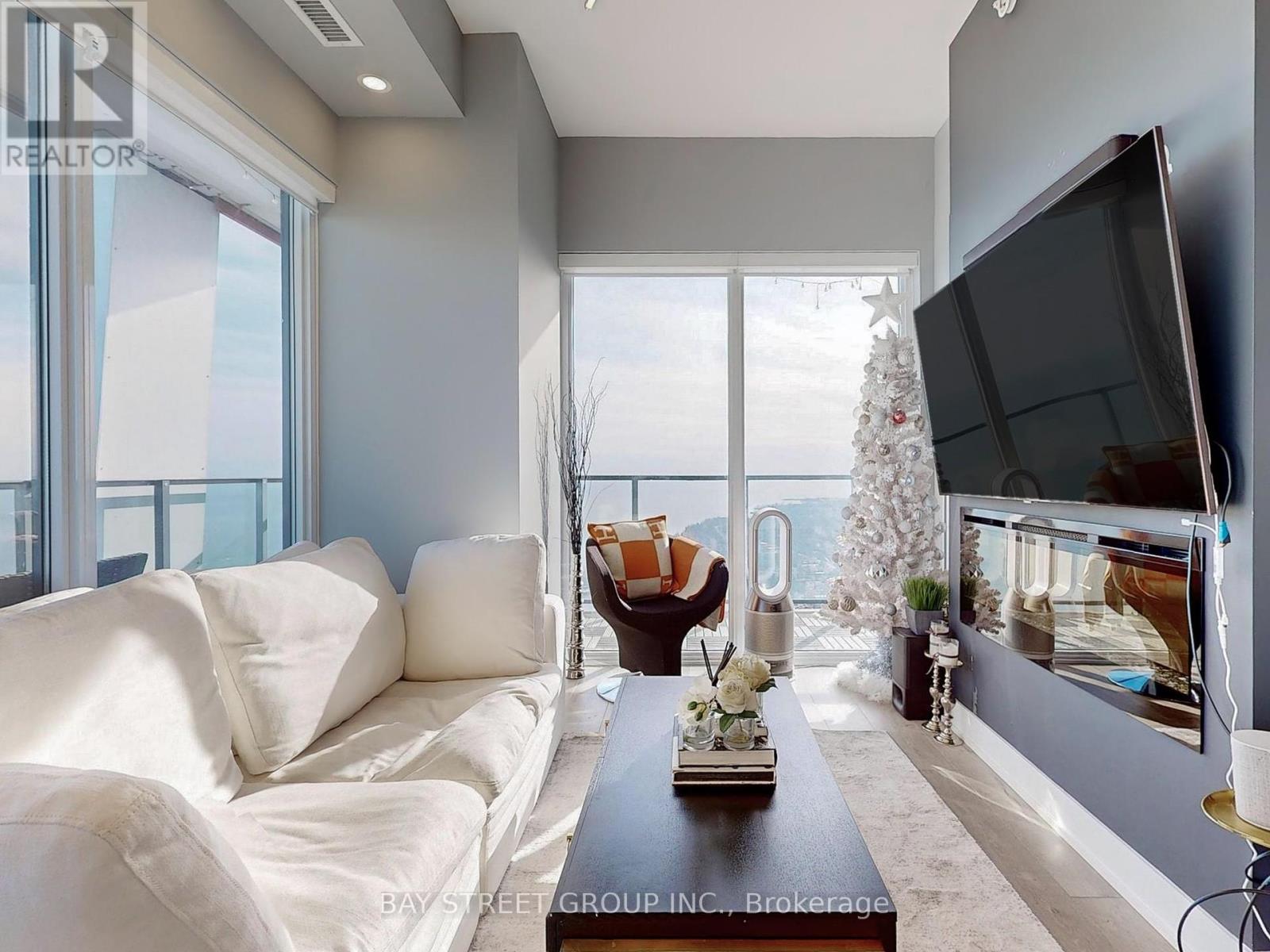 LPH07A - 30 SHORE BREEZE DRIVE, Toronto, Ontario