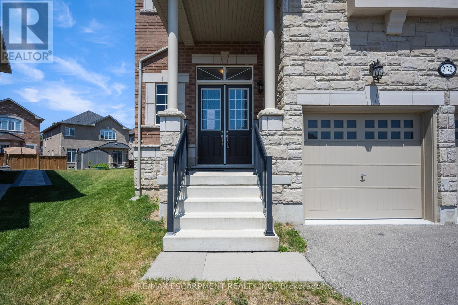 Property at 232 NIAGARA TRAIL image 2