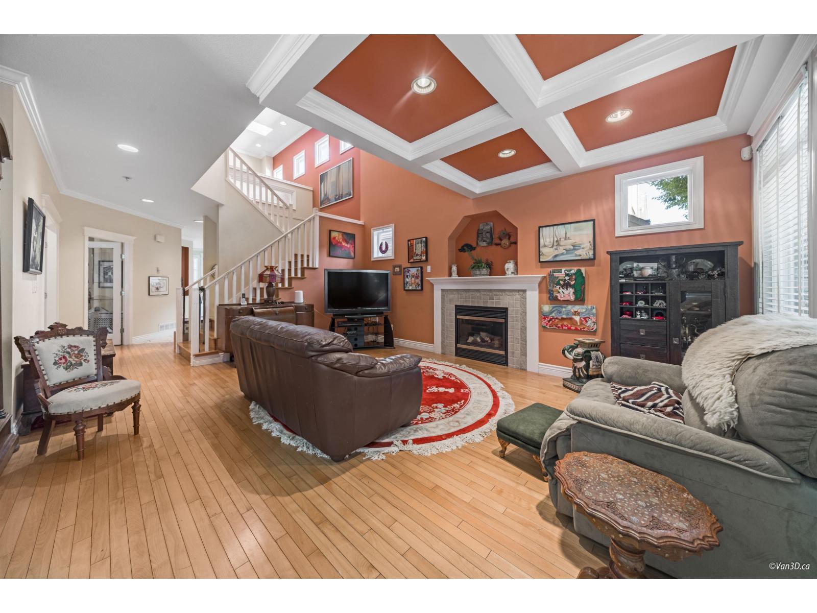 15210 29a Avenue, Surrey, British Columbia  V4P 3K4 - Photo 2 - R3034655