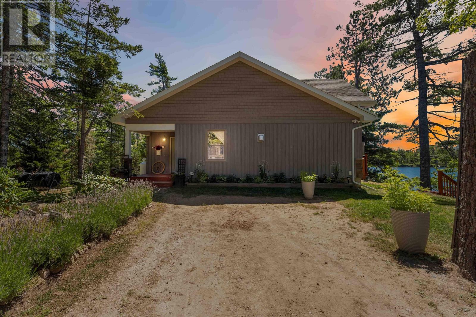 37 Andrew Point Road, Waterloo Lake, Nova Scotia  B0S 1P0 - Photo 6 - 202519974