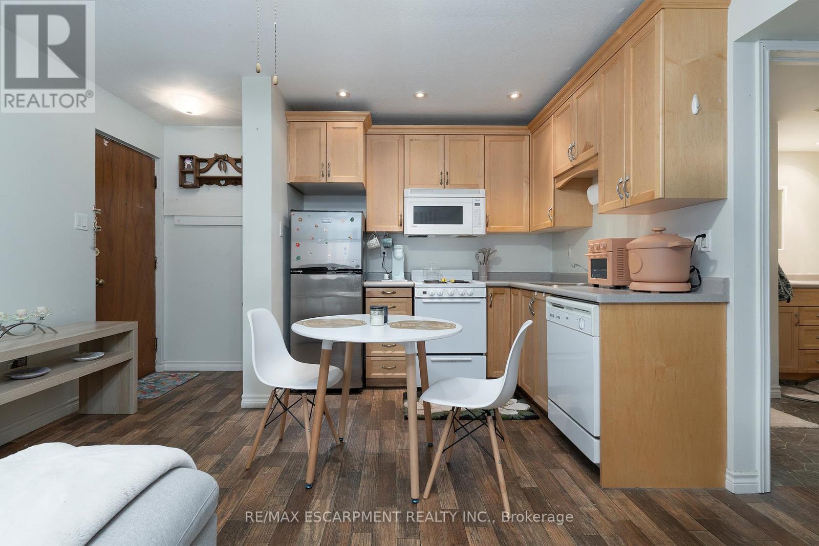 Property at 14 - 1759 KING STREET E image 5