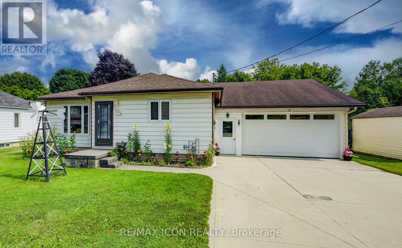 254 Wellington Street W, Wellington North, Ontario  N0G 2L0 - Photo 1 - X12330773