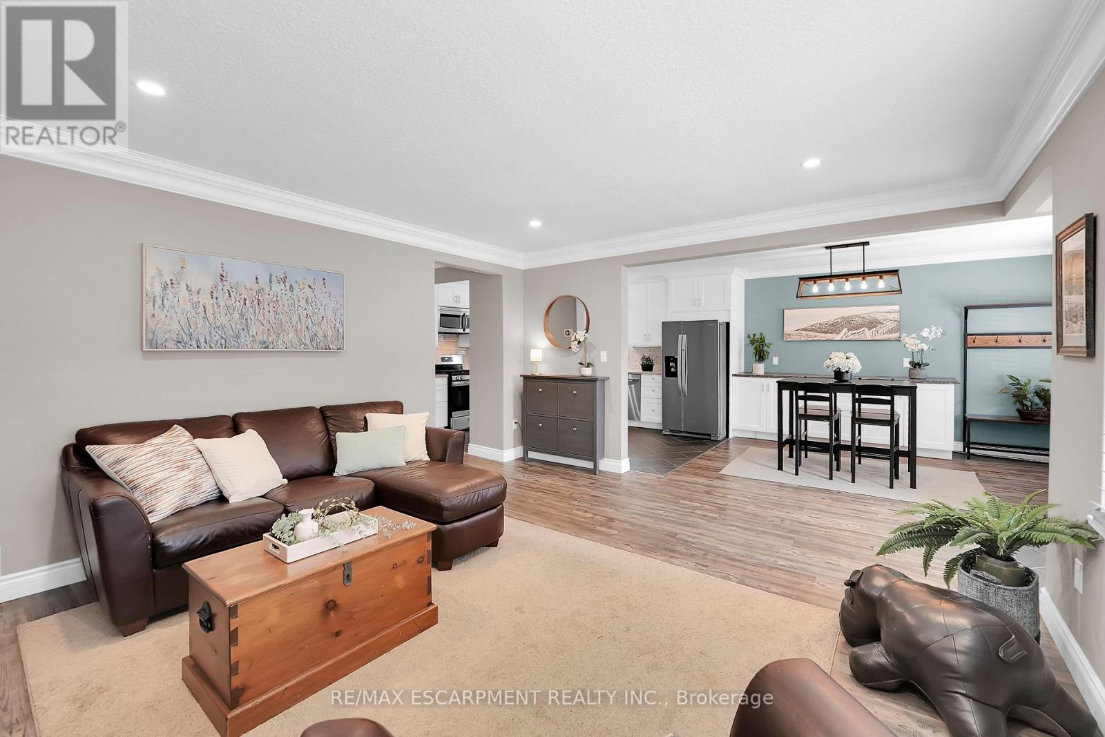 429 Elizabeth Street, Grimsby, Ontario  L3M 3K9 - Photo 6 - X12330858