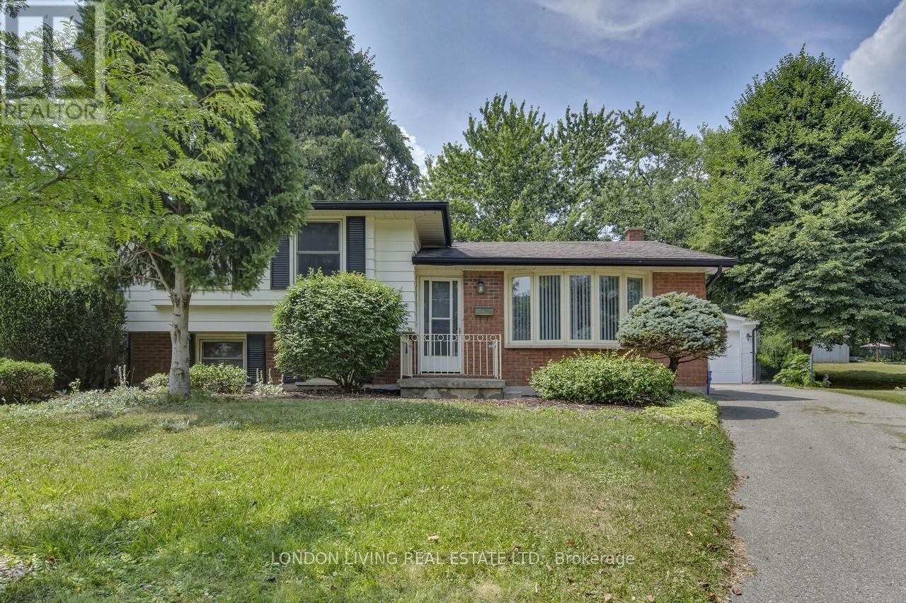 80 Rollscourt Place, London North, Ontario  N6G 1M2 - Photo 1 - X12330950