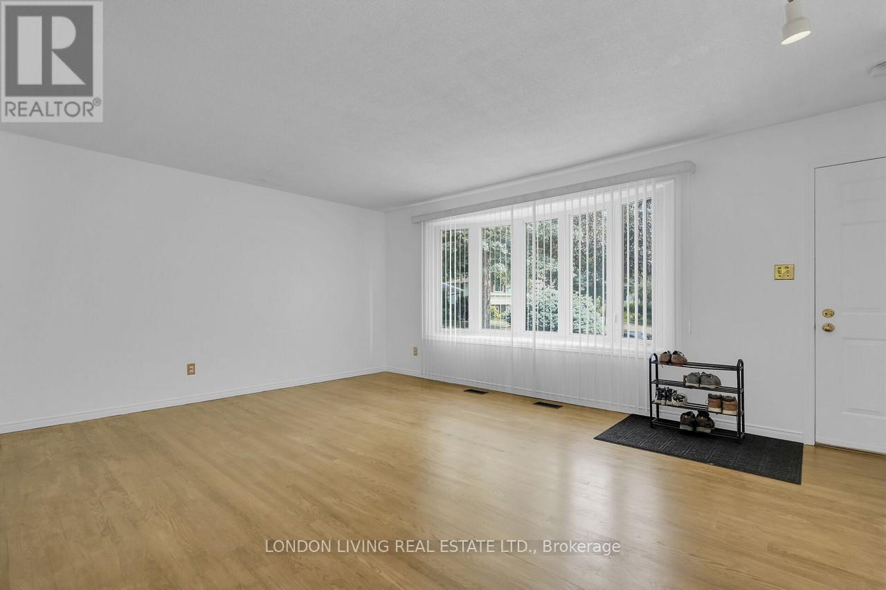 80 Rollscourt Place, London North, Ontario  N6G 1M2 - Photo 2 - X12330950