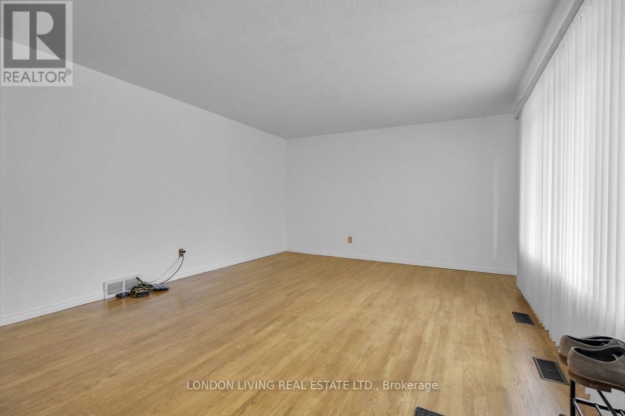 80 Rollscourt Place, London North, Ontario  N6G 1M2 - Photo 3 - X12330950