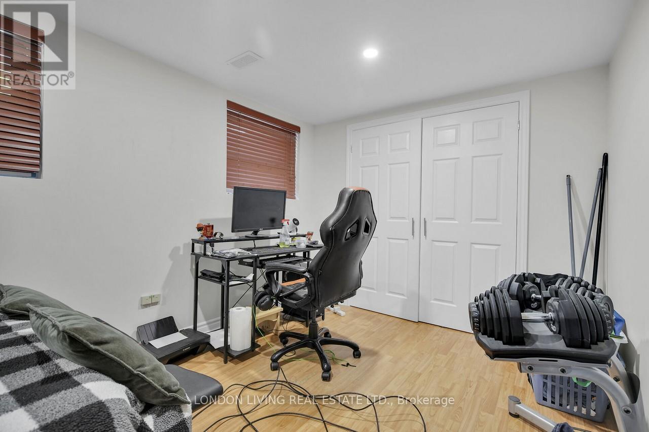 80 Rollscourt Place, London North, Ontario  N6G 1M2 - Photo 30 - X12330950
