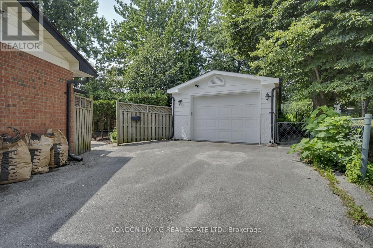 80 Rollscourt Place, London North, Ontario  N6G 1M2 - Photo 34 - X12330950