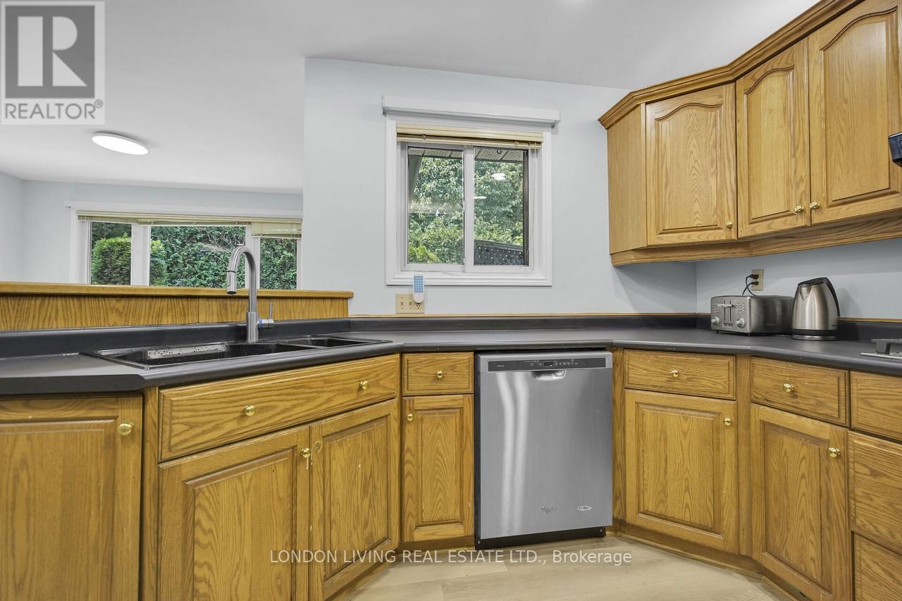 80 Rollscourt Place, London North, Ontario  N6G 1M2 - Photo 7 - X12330950