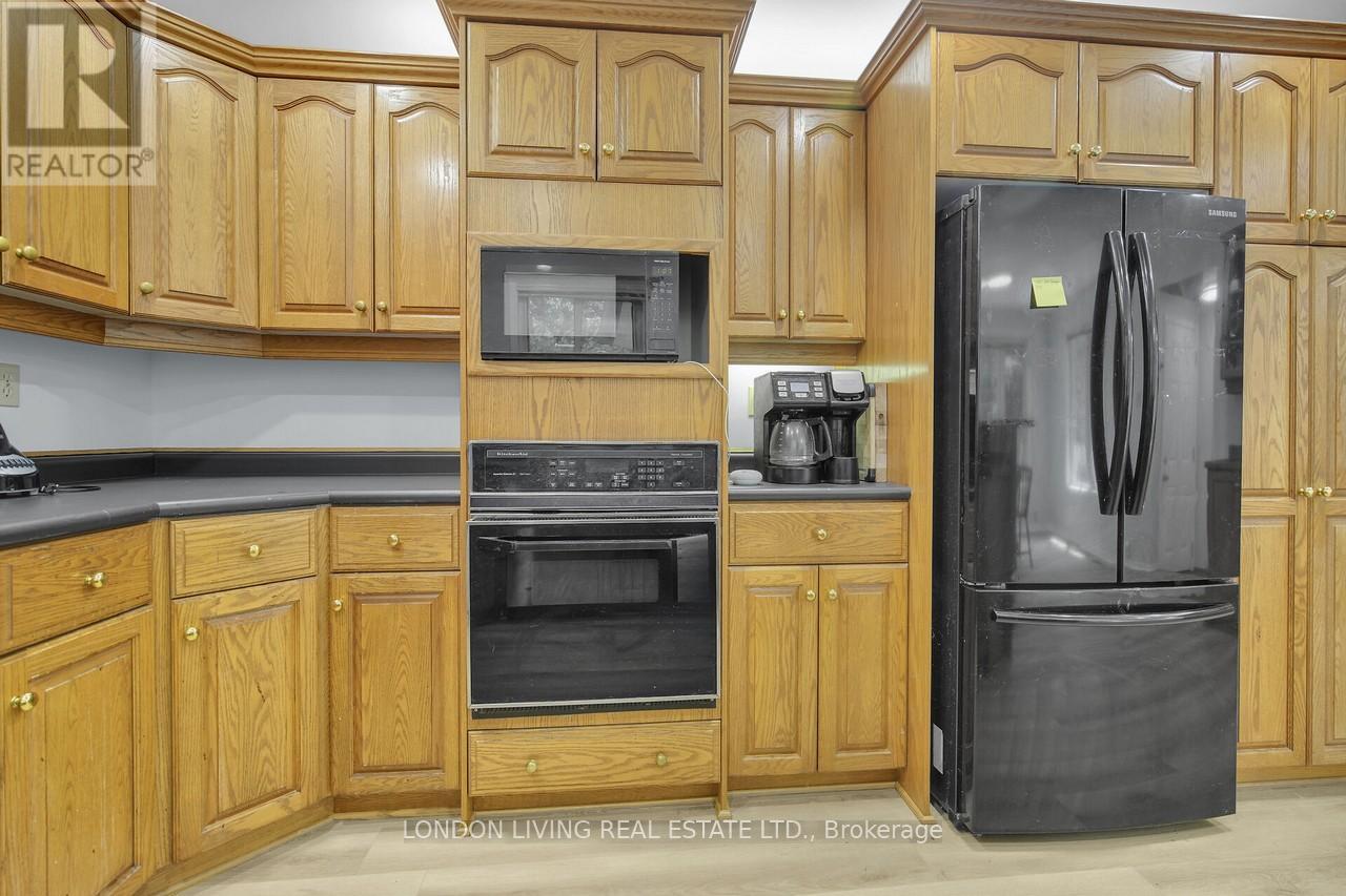 80 Rollscourt Place, London North, Ontario  N6G 1M2 - Photo 8 - X12330950