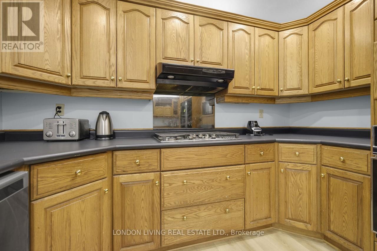 80 Rollscourt Place, London North, Ontario  N6G 1M2 - Photo 9 - X12330950