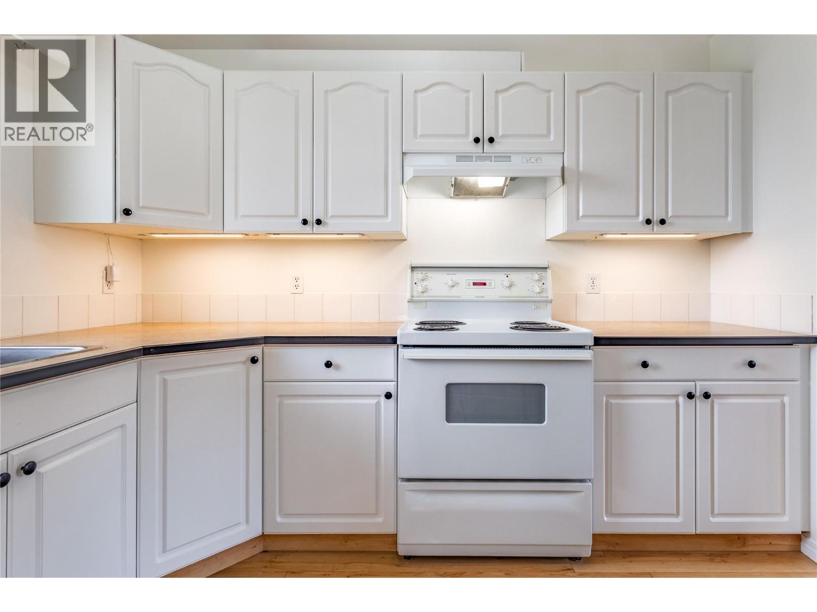 Property at 885 Walrod Street image 4