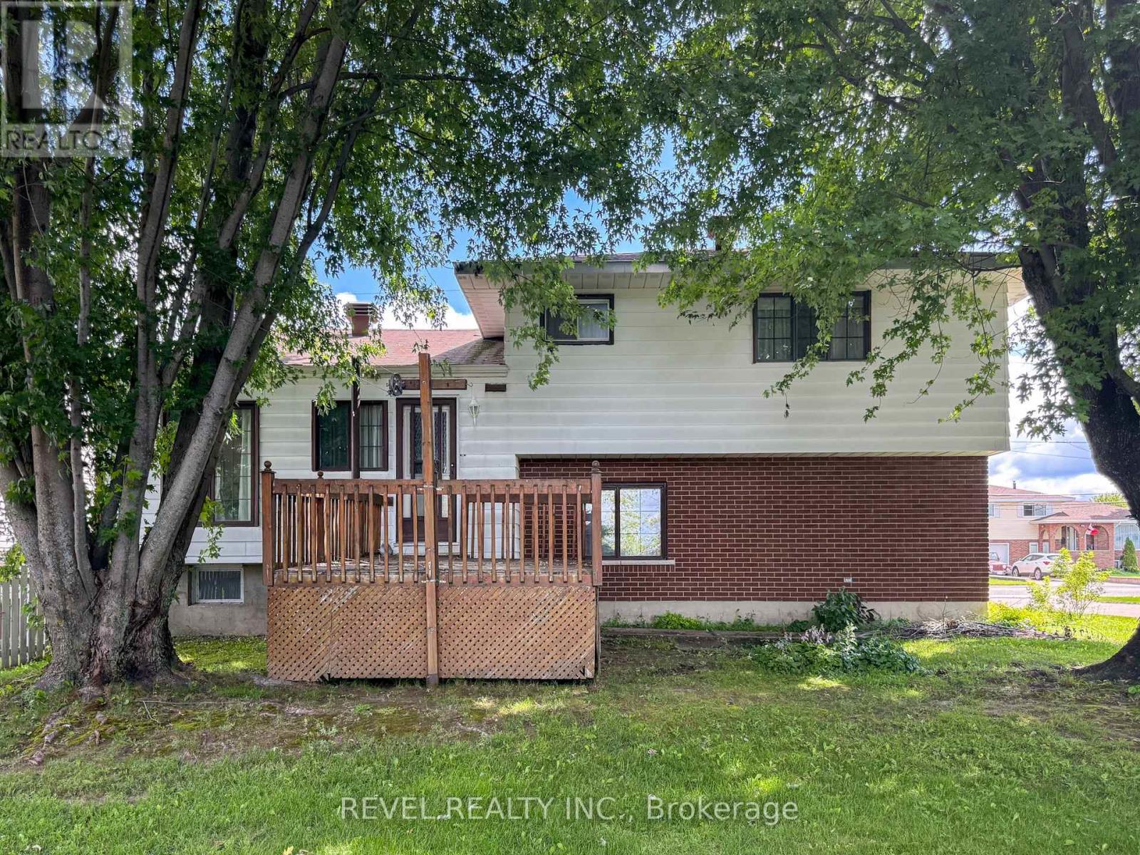 Property at 501 BIRCH STREET S image 3