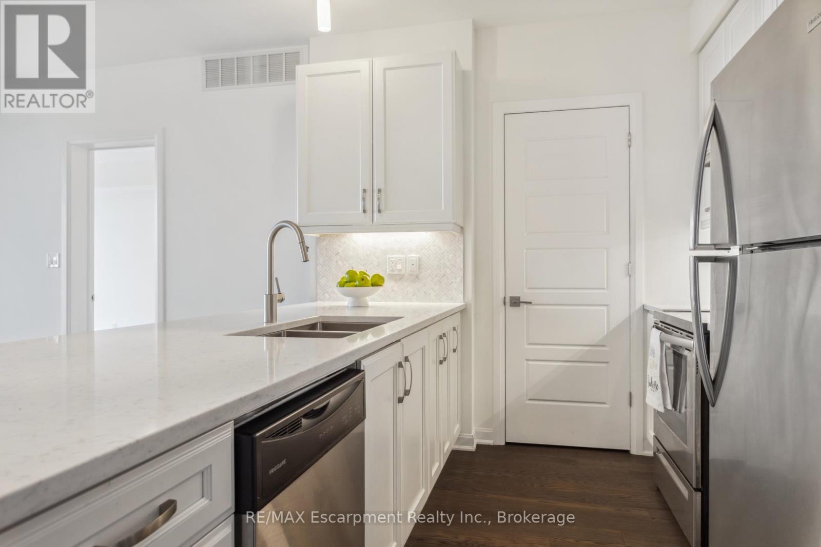 309 - 3028 Creekshore Common, Oakville, Ontario  L6M 5K6 - Photo 13 - W12331001