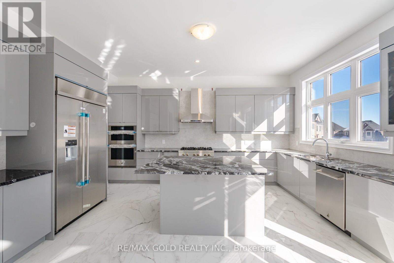 80 Raspberry Ridge Avenue, Caledon, Ontario  L7C 4N2 - Photo 17 - W12330540