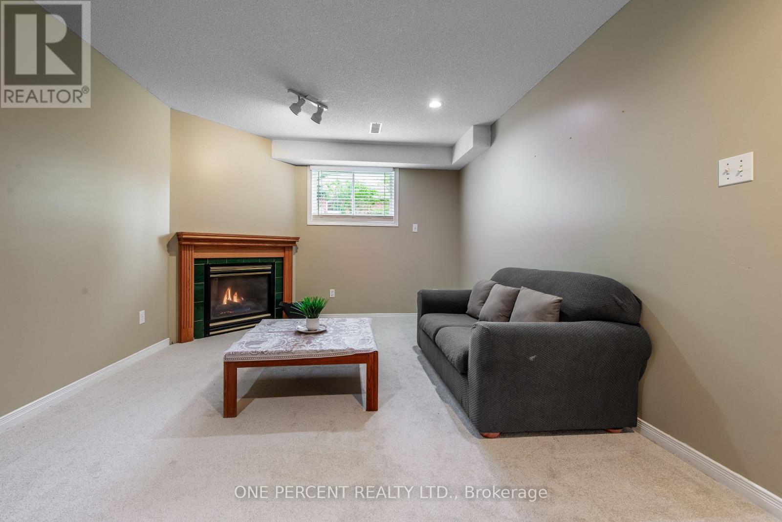240 Walsh Crescent, Orangeville, Ontario  L9W 4T1 - Photo 25 - W12330879