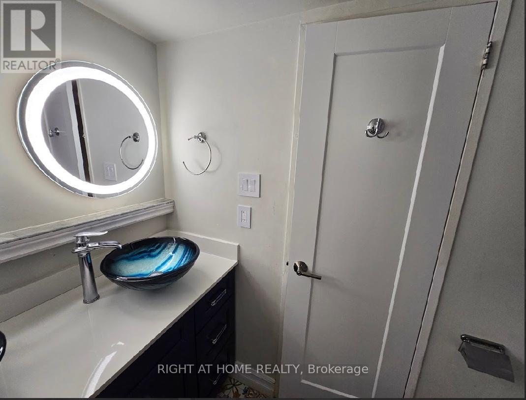 2001 - 627 The West Mall, Toronto, Ontario M9C 4X5 - Photo 10 - W12330882