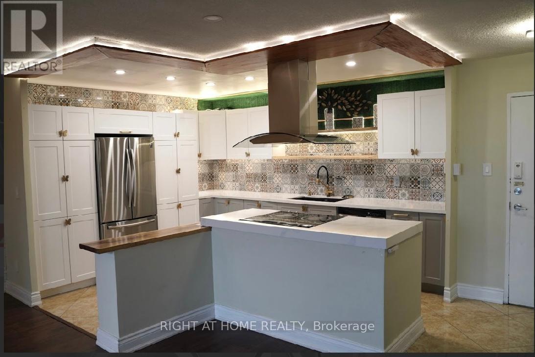 2001 - 627 The West Mall, Toronto, Ontario M9C 4X5 - Photo 2 - W12330882