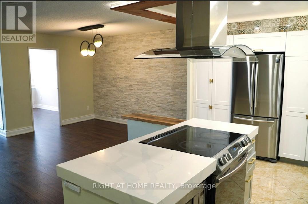 2001 - 627 The West Mall, Toronto, Ontario M9C 4X5 - Photo 3 - W12330882