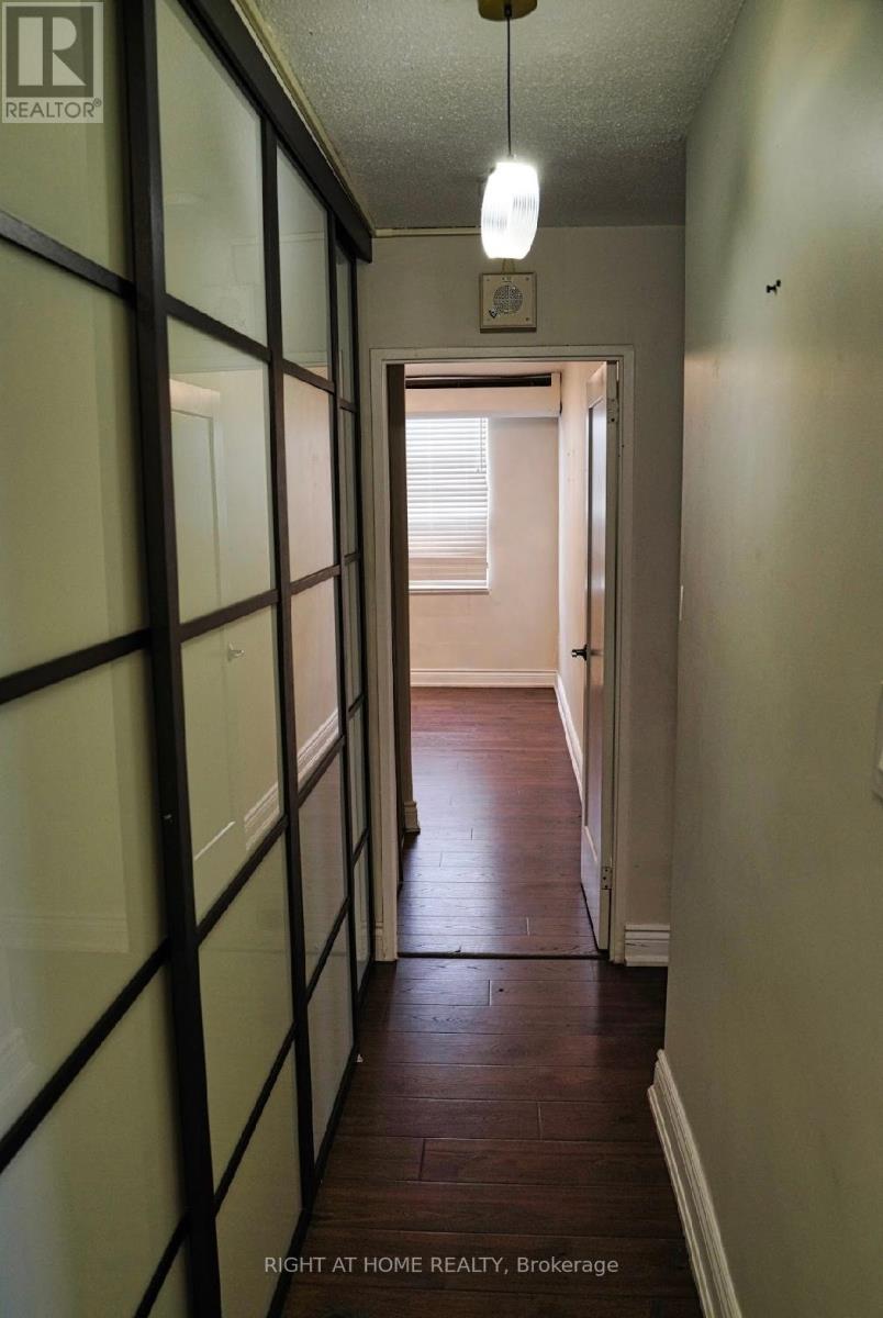 2001 - 627 The West Mall, Toronto, Ontario M9C 4X5 - Photo 6 - W12330882