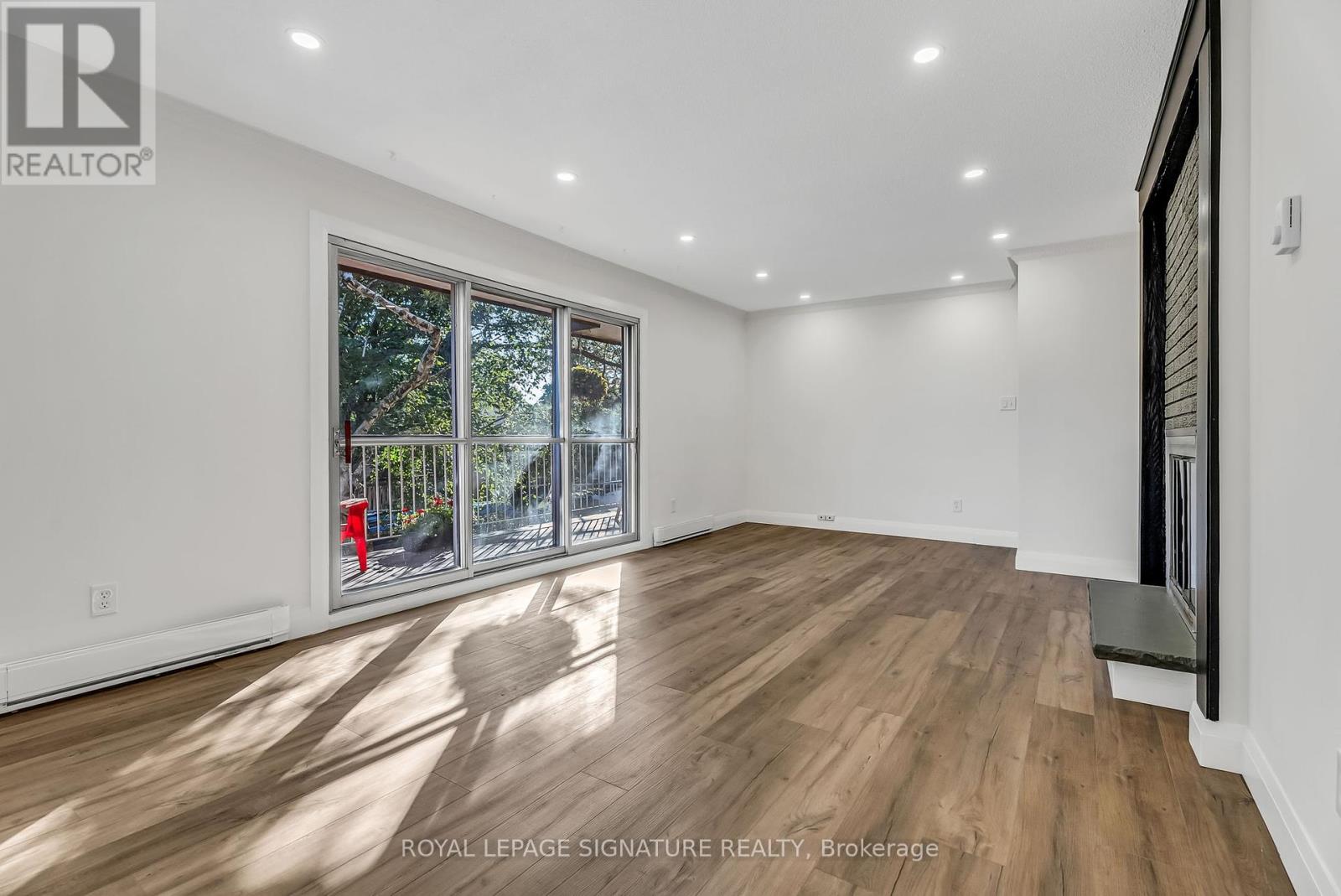 27 Tulip Street, Oakville, Ontario  L6L 3V3 - Photo 17 - W12330891