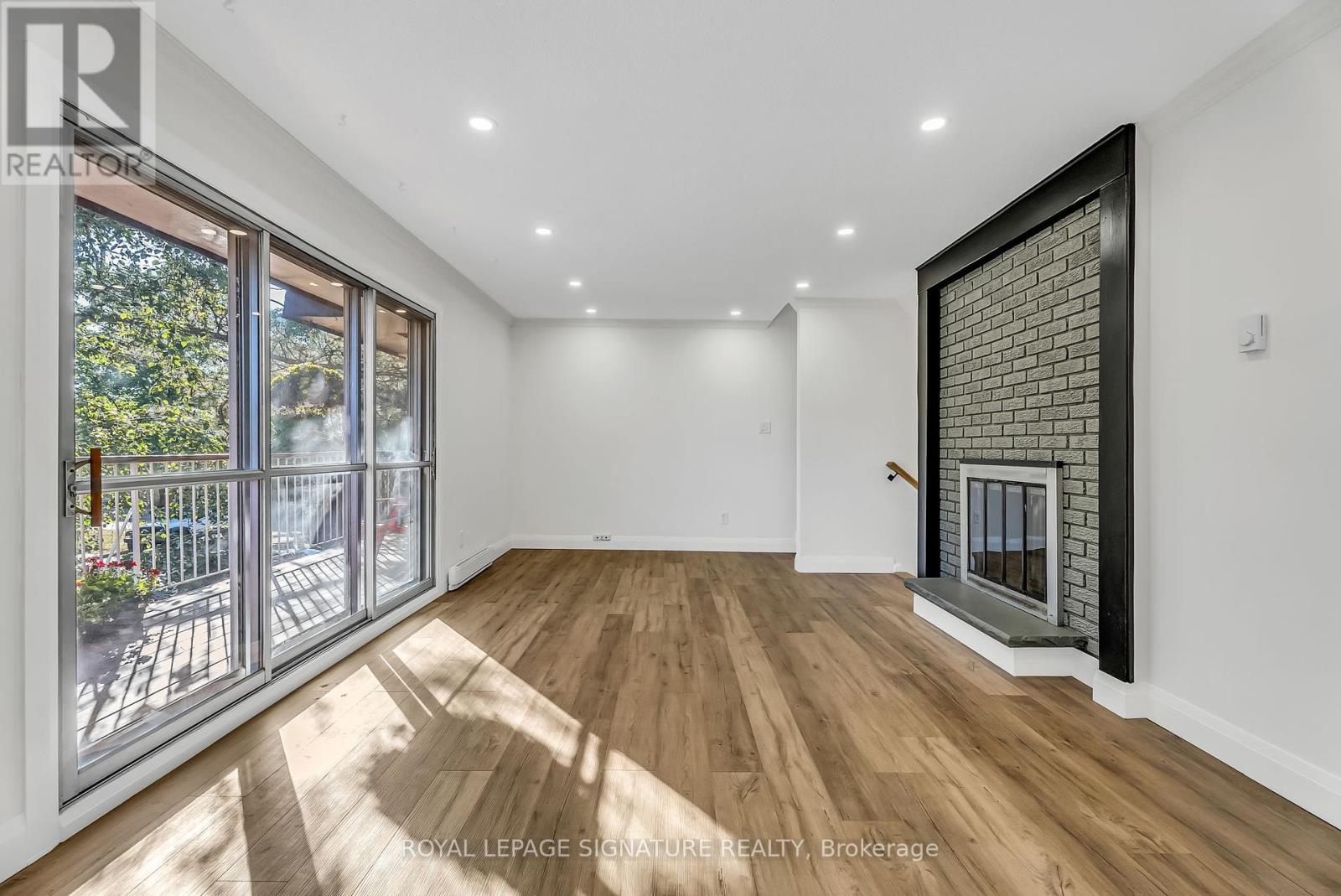 27 Tulip Street, Oakville, Ontario  L6L 3V3 - Photo 18 - W12330891