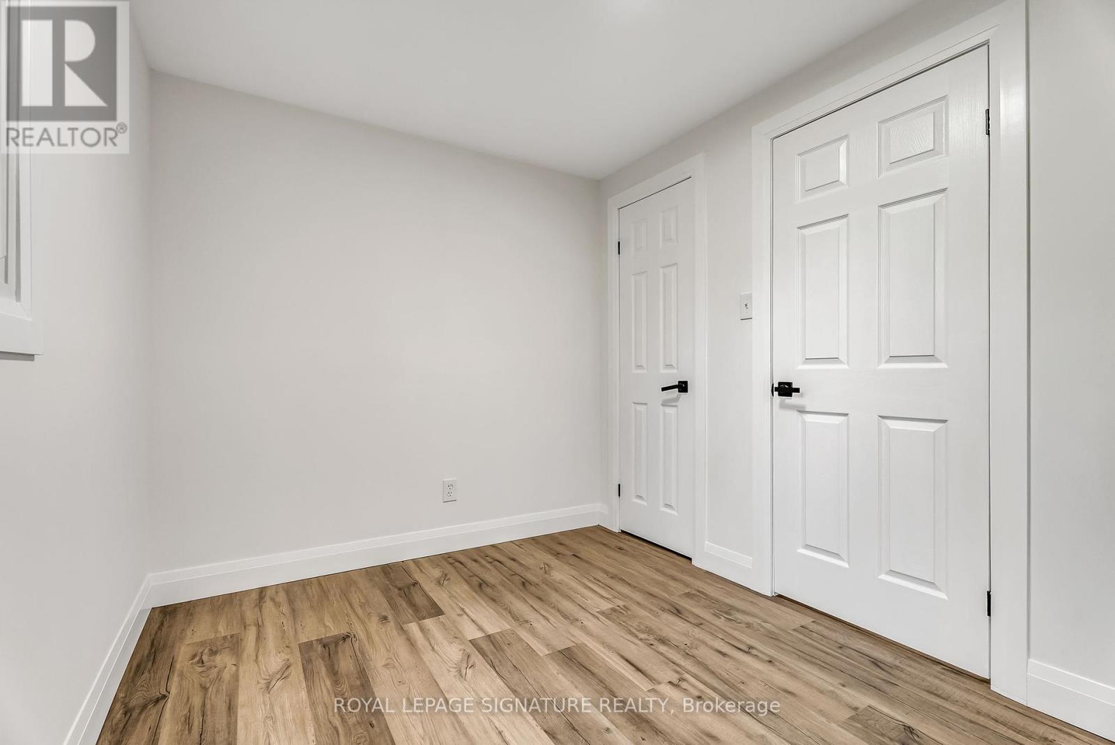 27 Tulip Street, Oakville, Ontario  L6L 3V3 - Photo 32 - W12330891