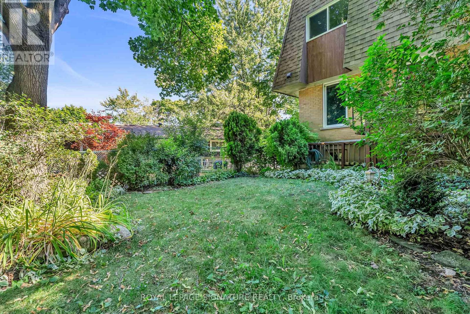 27 Tulip Street, Oakville, Ontario  L6L 3V3 - Photo 39 - W12330891