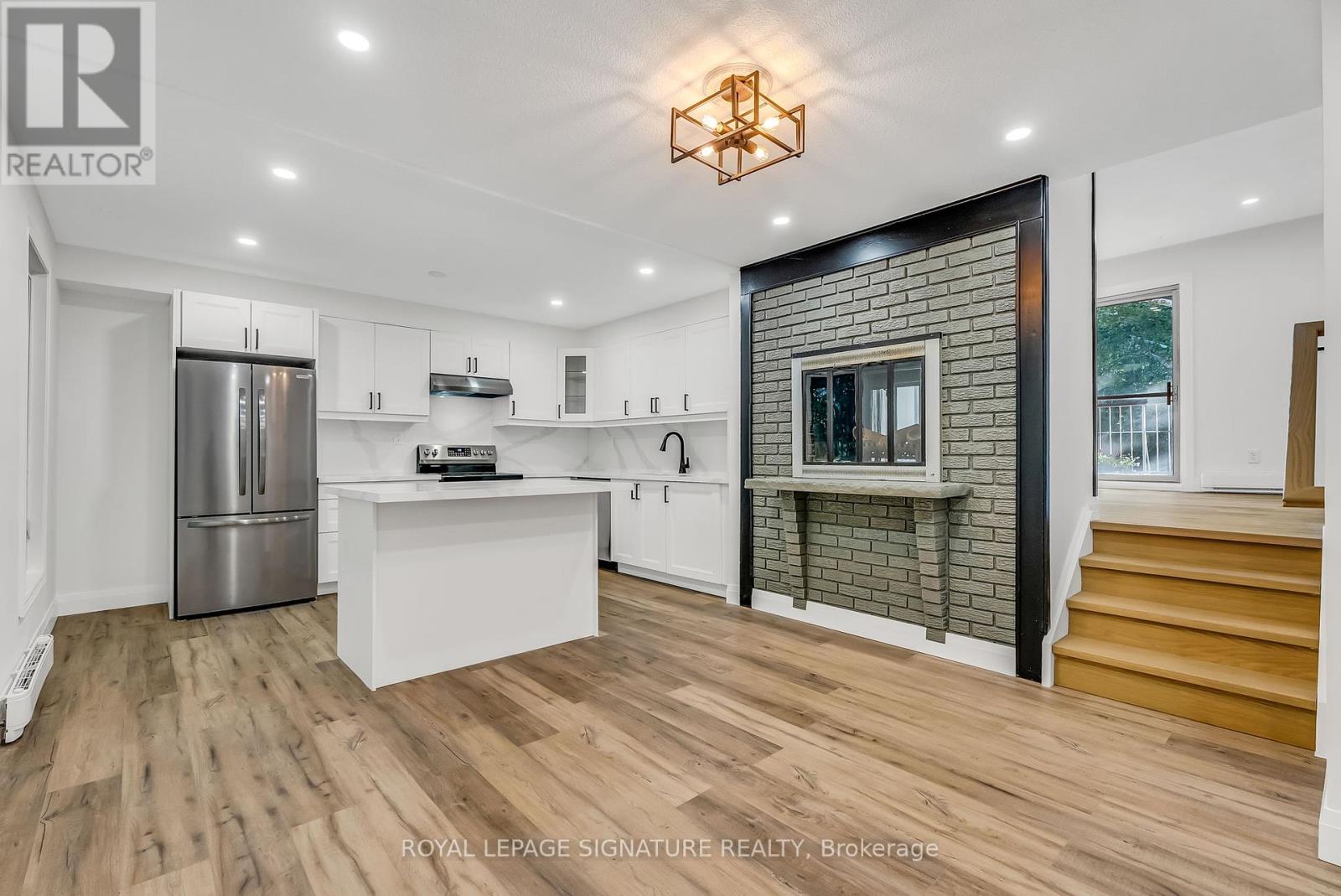 27 Tulip Street, Oakville, Ontario  L6L 3V3 - Photo 7 - W12330891