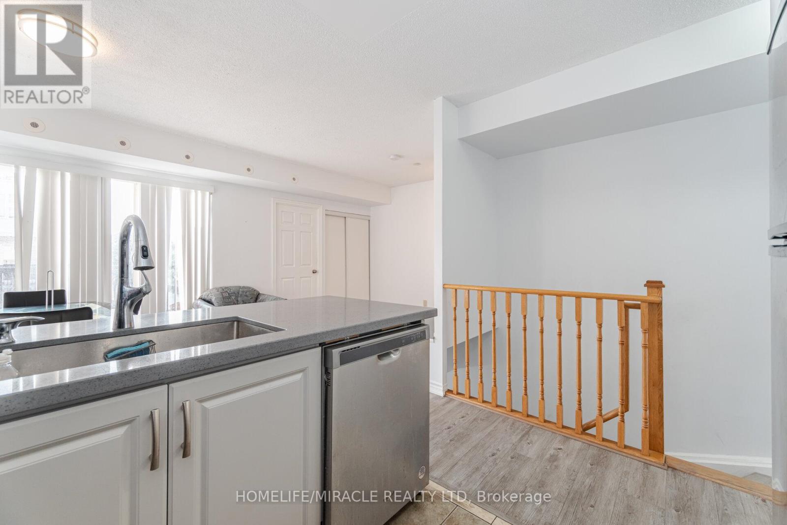 2002 - 3049 Finch Avenue W, Toronto, Ontario M9M 0A5 - Photo 10 - W12330923