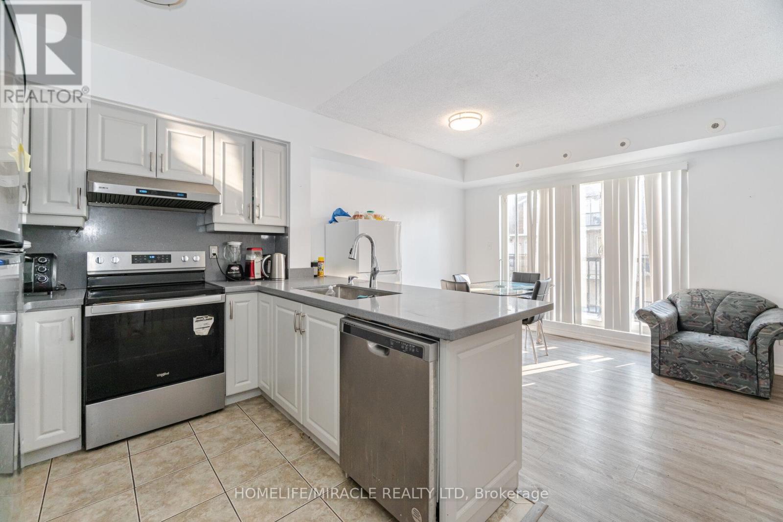 2002 - 3049 Finch Avenue W, Toronto, Ontario M9M 0A5 - Photo 11 - W12330923