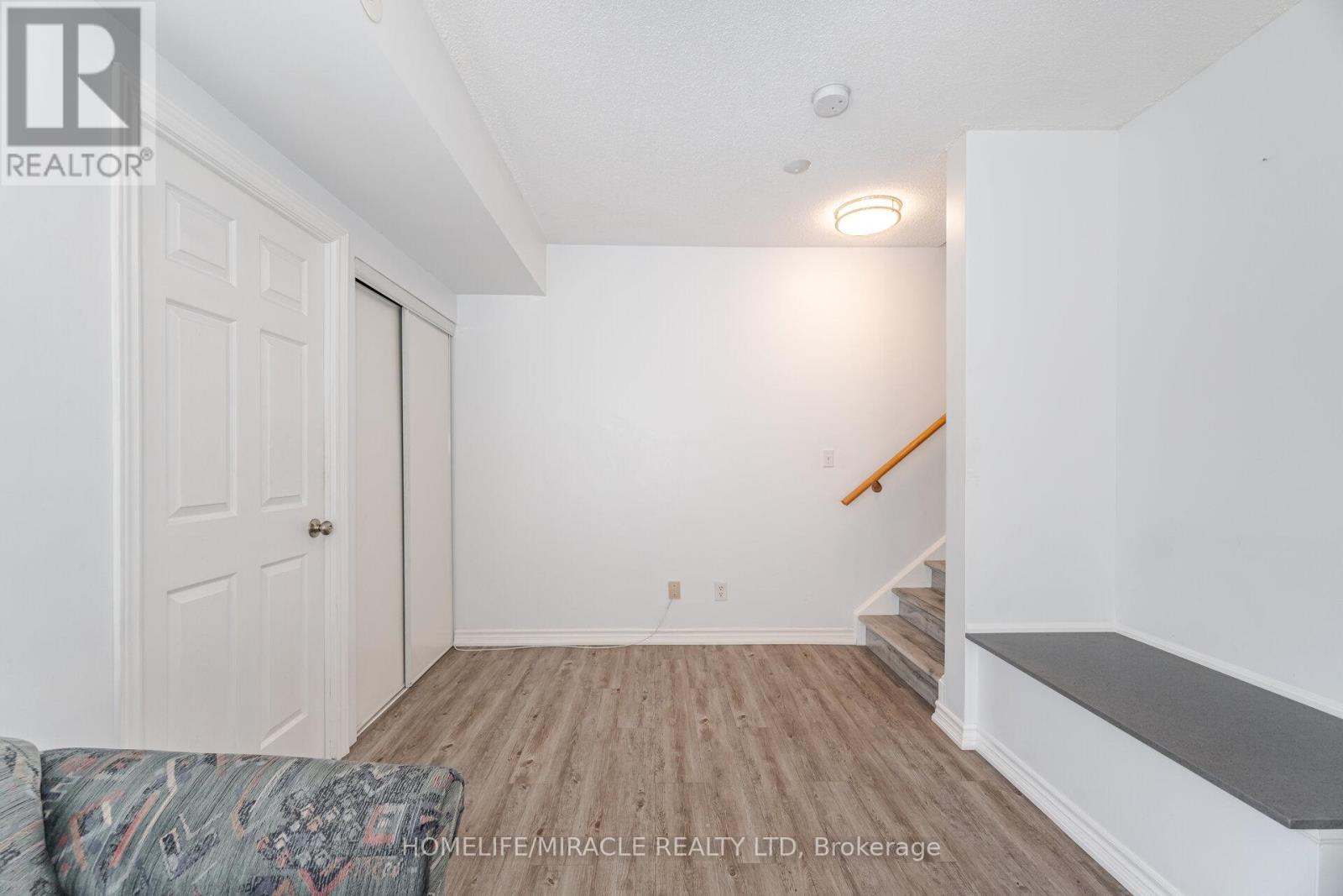 2002 - 3049 Finch Avenue W, Toronto, Ontario M9M 0A5 - Photo 16 - W12330923