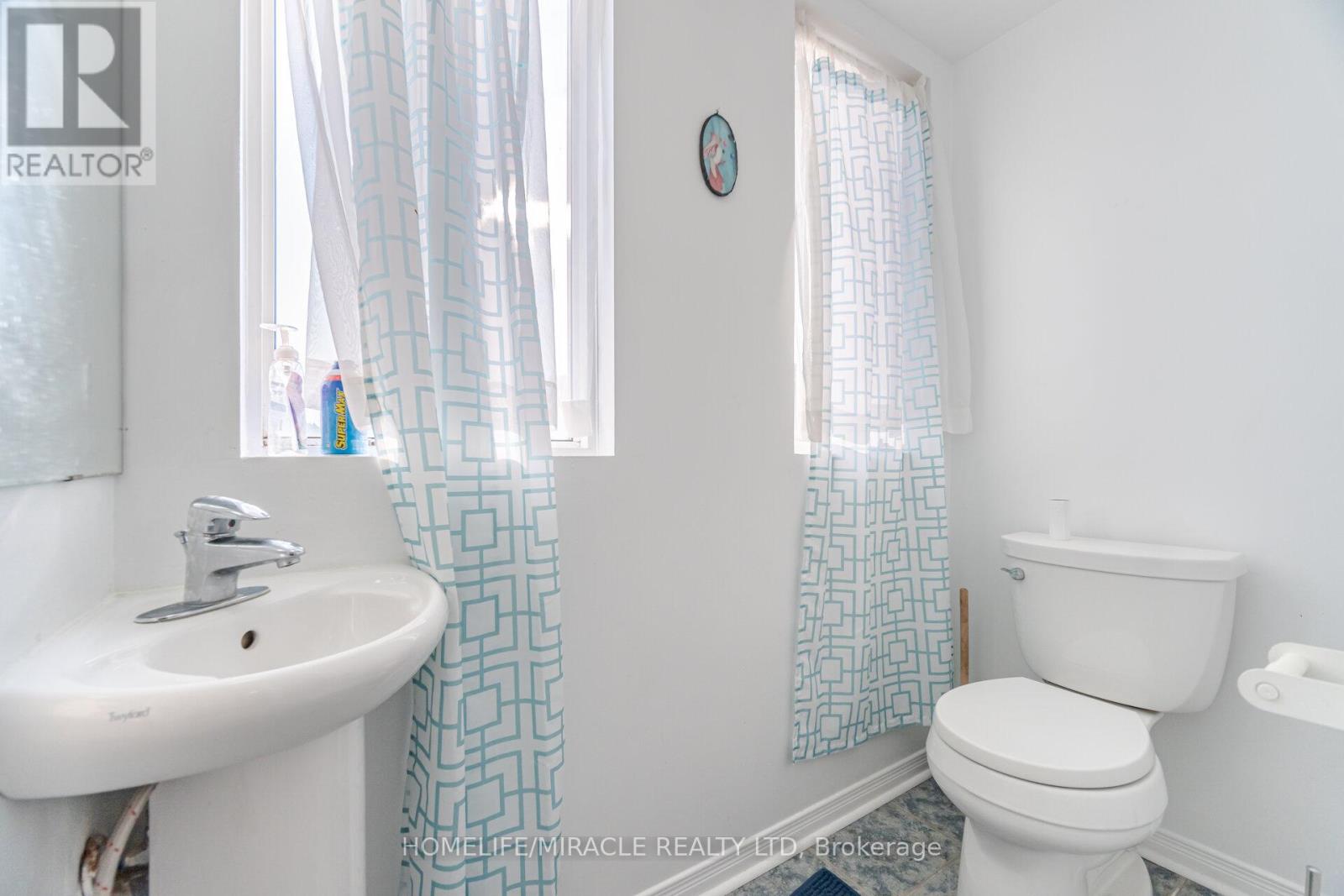 2002 - 3049 Finch Avenue W, Toronto, Ontario M9M 0A5 - Photo 19 - W12330923