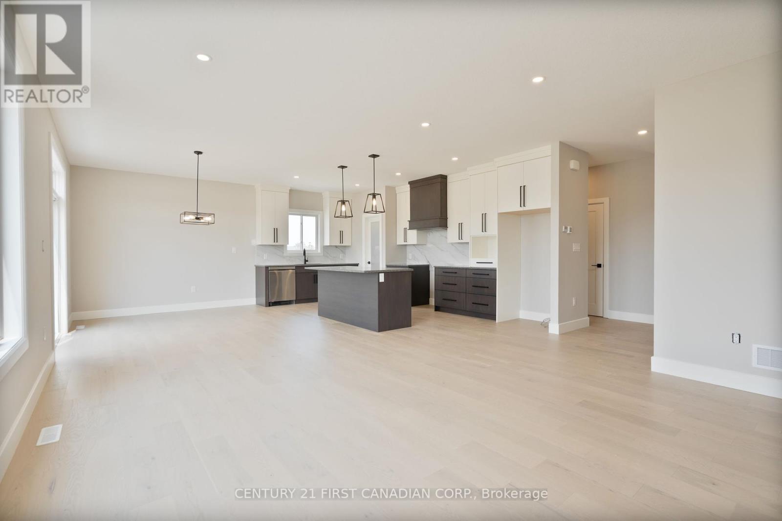 105 Sheldabren Street, North Middlesex, Ontario  N0M 1A0 - Photo 11 - X12233846