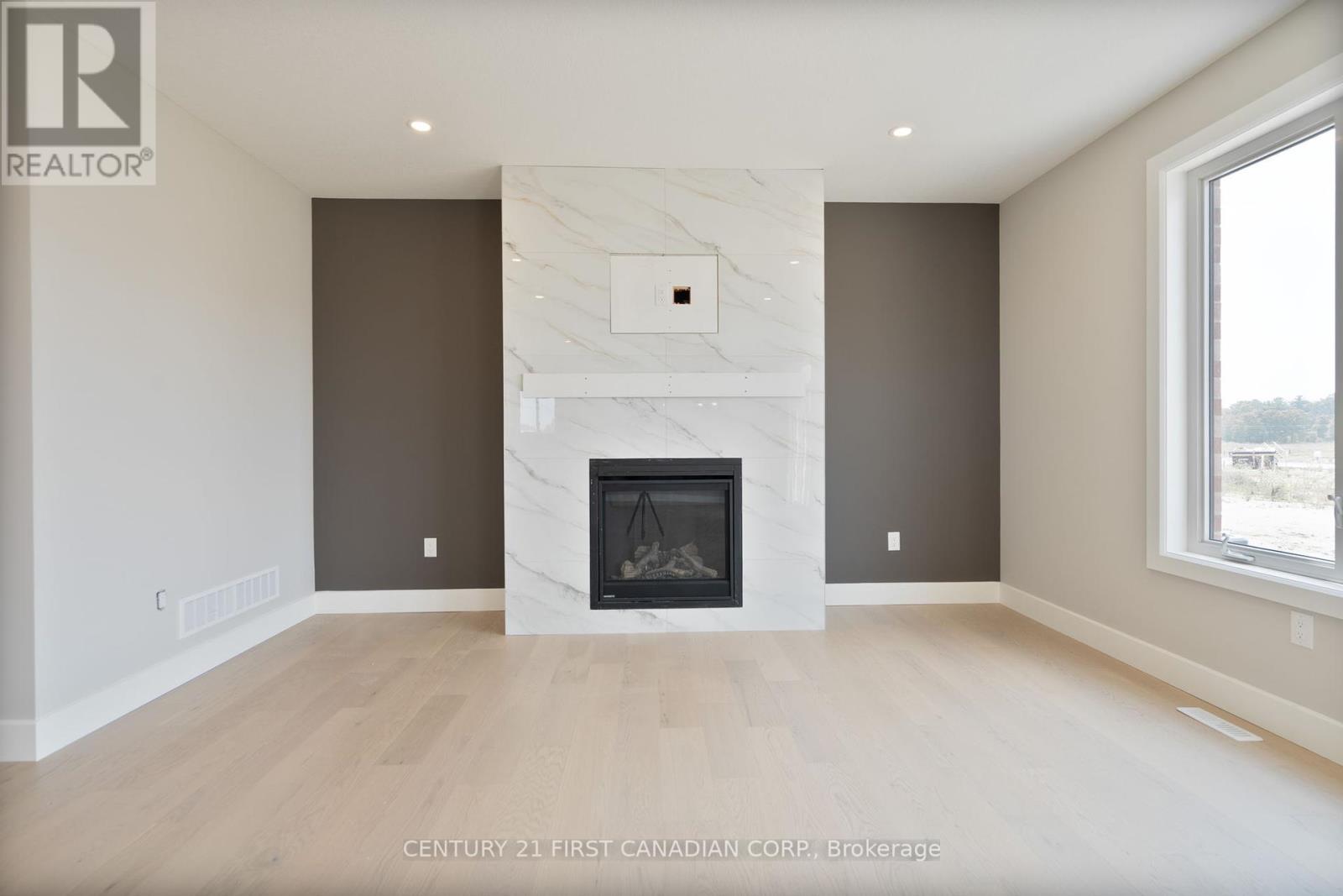 105 Sheldabren Street, North Middlesex, Ontario  N0M 1A0 - Photo 10 - X12233846