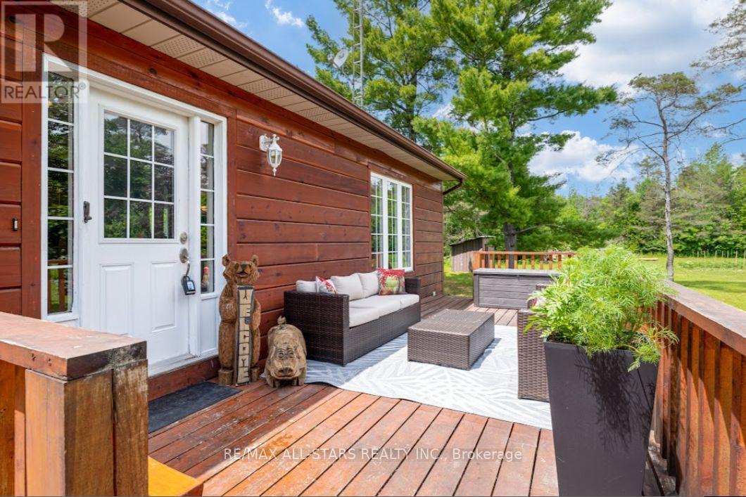 1057 Baseline Road, Kawartha Lakes, Ontario  K0M 1K0 - Photo 2 - X12330907