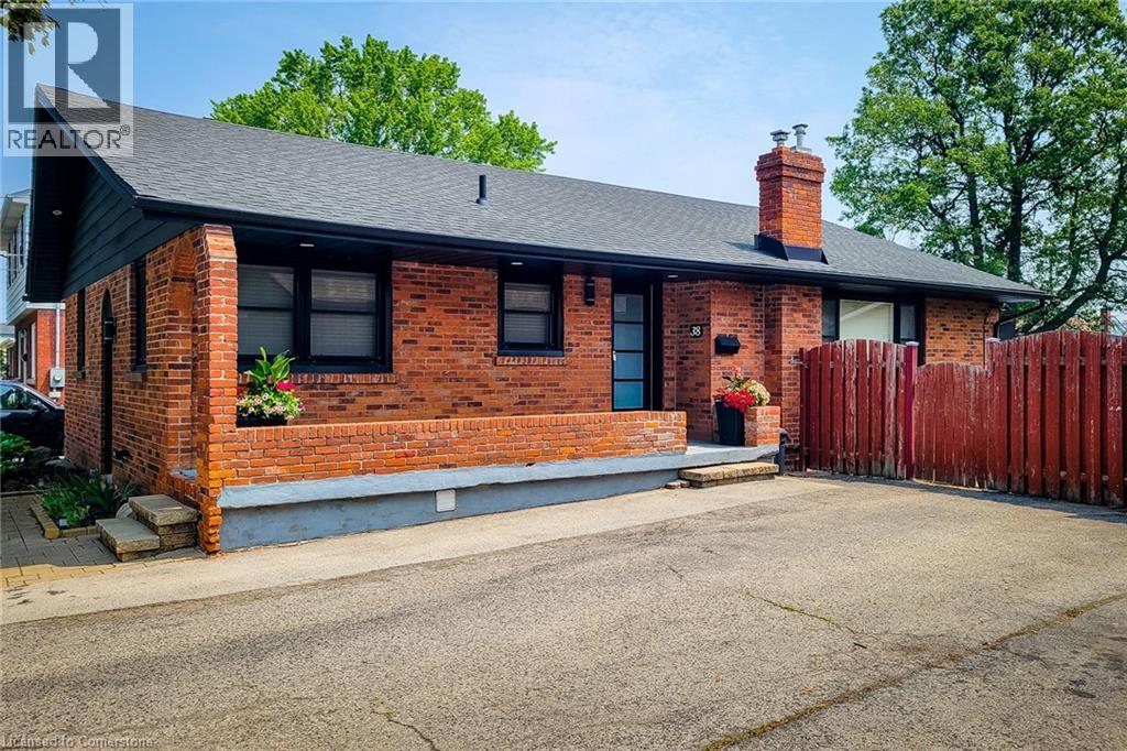 38 Stewart Street, Grimsby, Ontario  L3M 3M8 - Photo 4 - 40748150