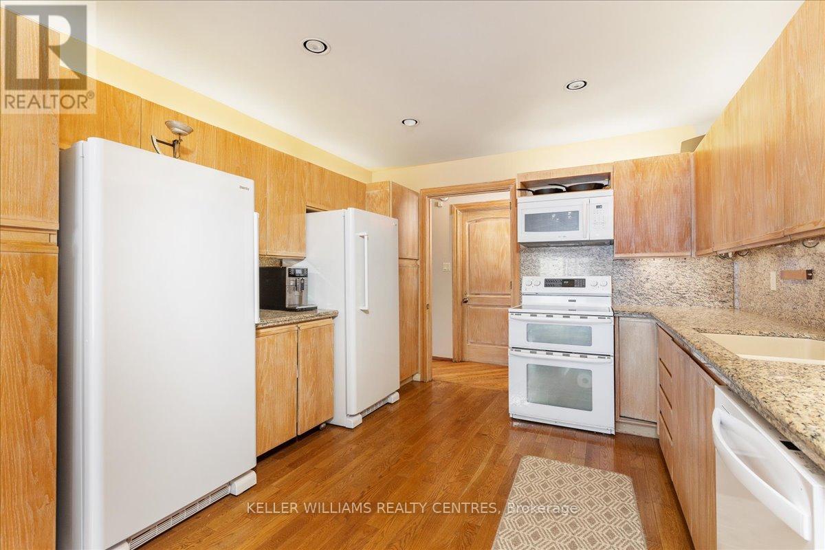 700 Lake Drive N, Georgina, Ontario  L4P 3C8 - Photo 19 - N12330993