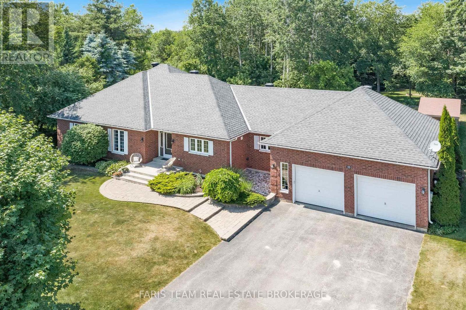 35 Parr Boulevard, Springwater, Ontario  L0M 1T2 - Photo 2 - S12331103