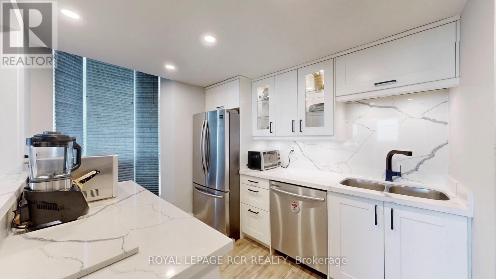 1610 - 4450 Tucana Court, Mississauga, Ontario L5R 3R4 - Photo 3 - W12330976