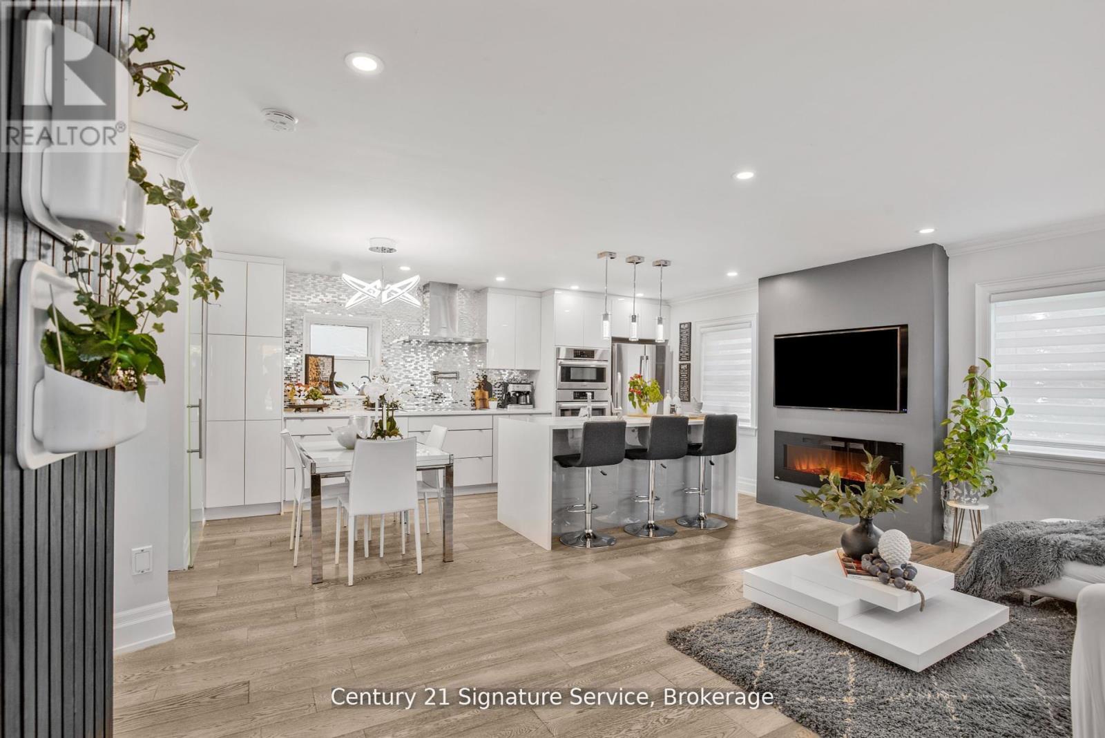 Property at 33 MCINTOSH AVENUE image 4