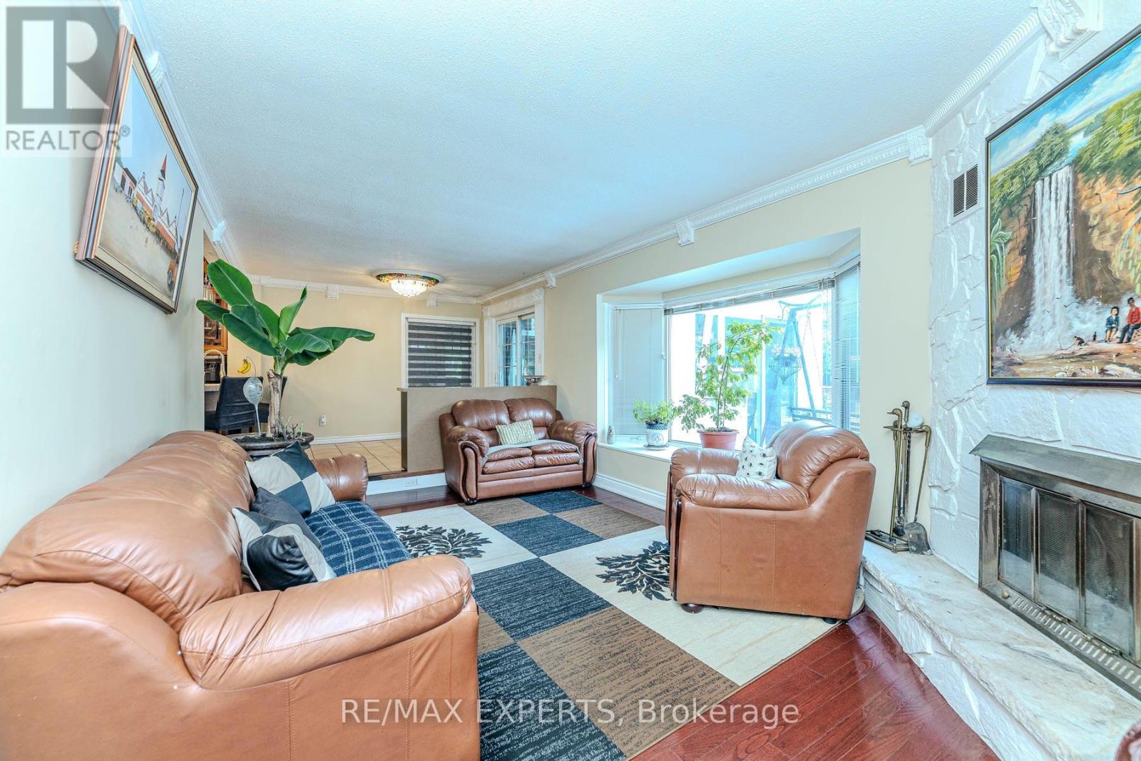 8 Easton Place, Brampton, Ontario  L6T 2A7 - Photo 14 - W12331071