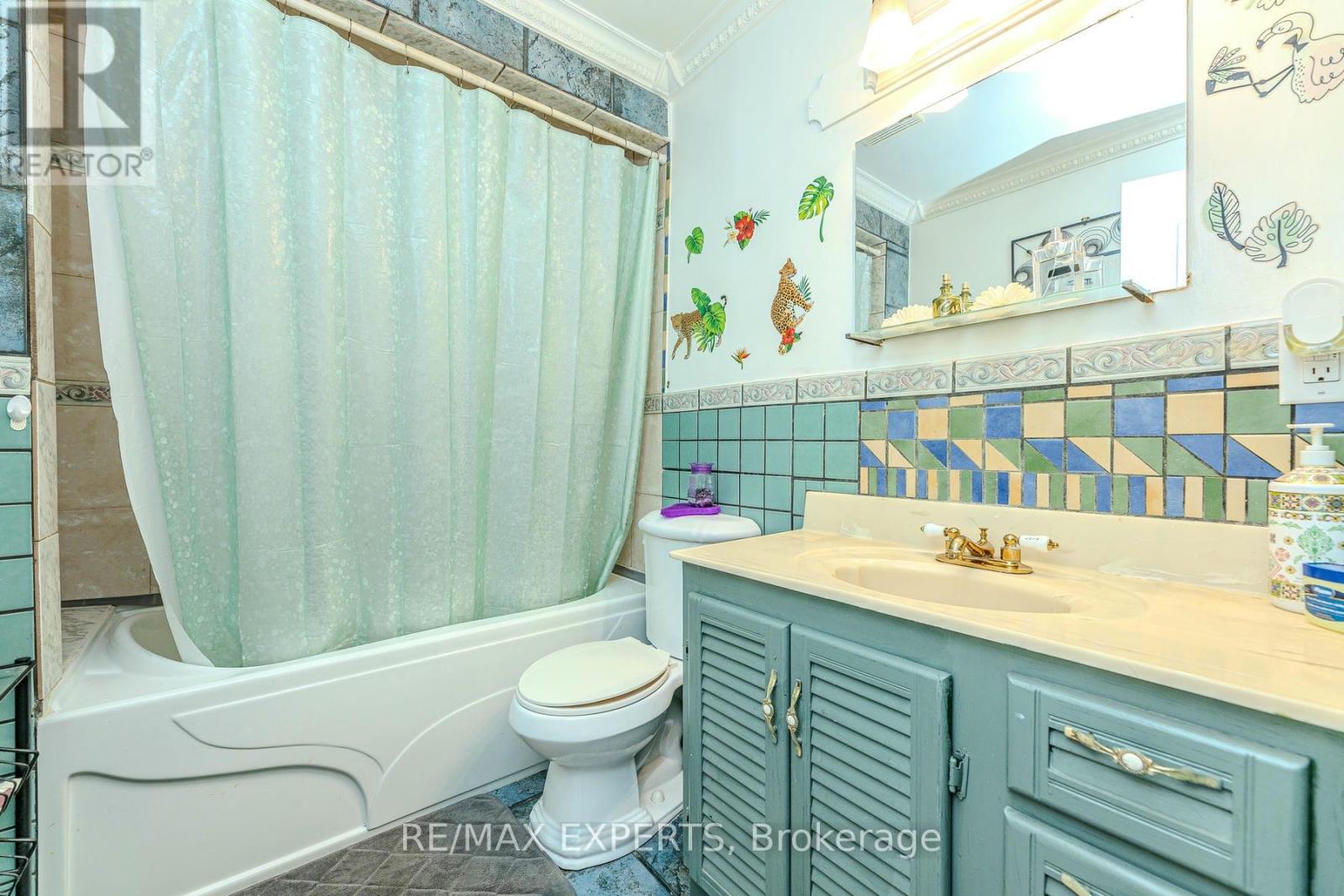 8 Easton Place, Brampton, Ontario  L6T 2A7 - Photo 17 - W12331071