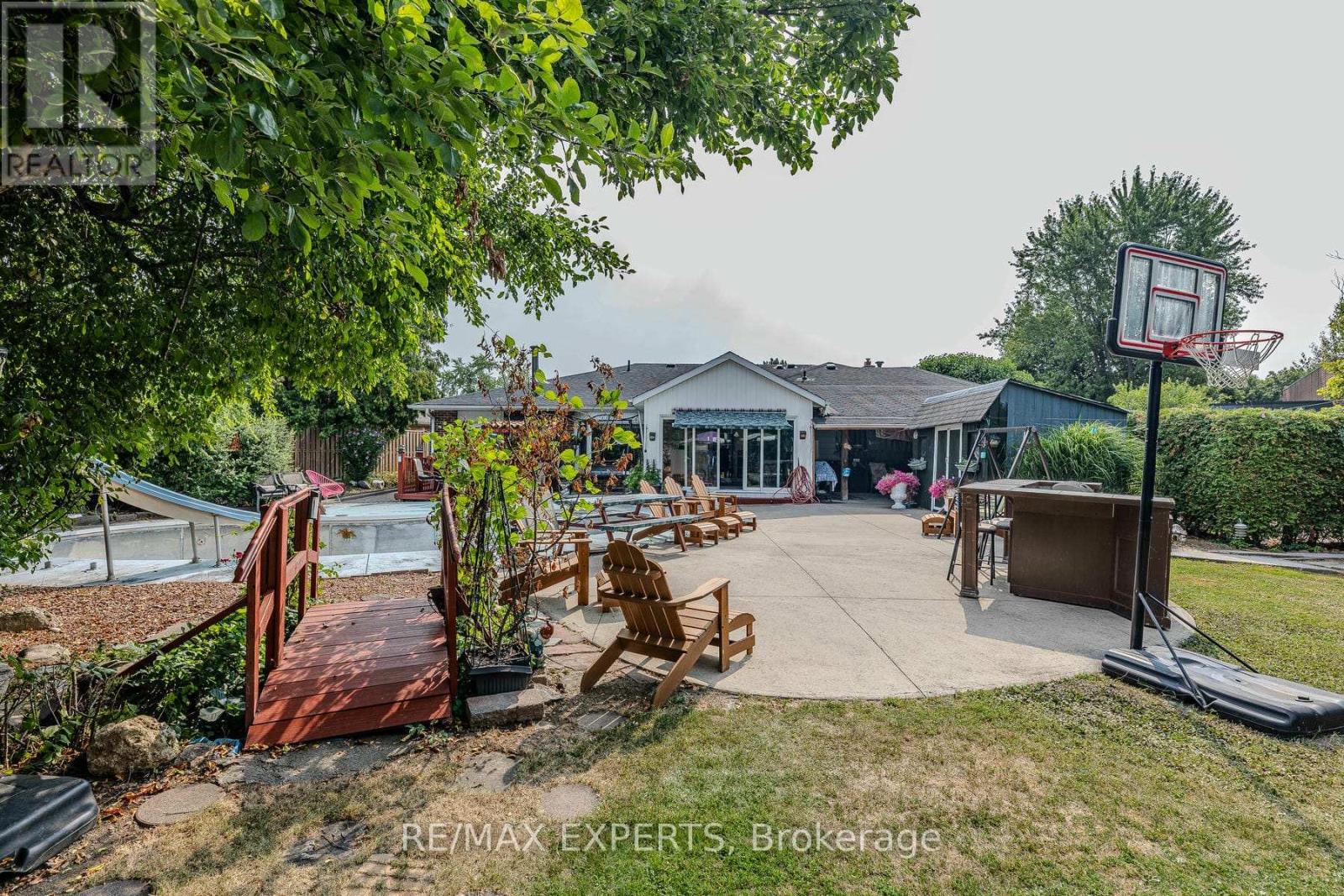 8 Easton Place, Brampton, Ontario  L6T 2A7 - Photo 40 - W12331071