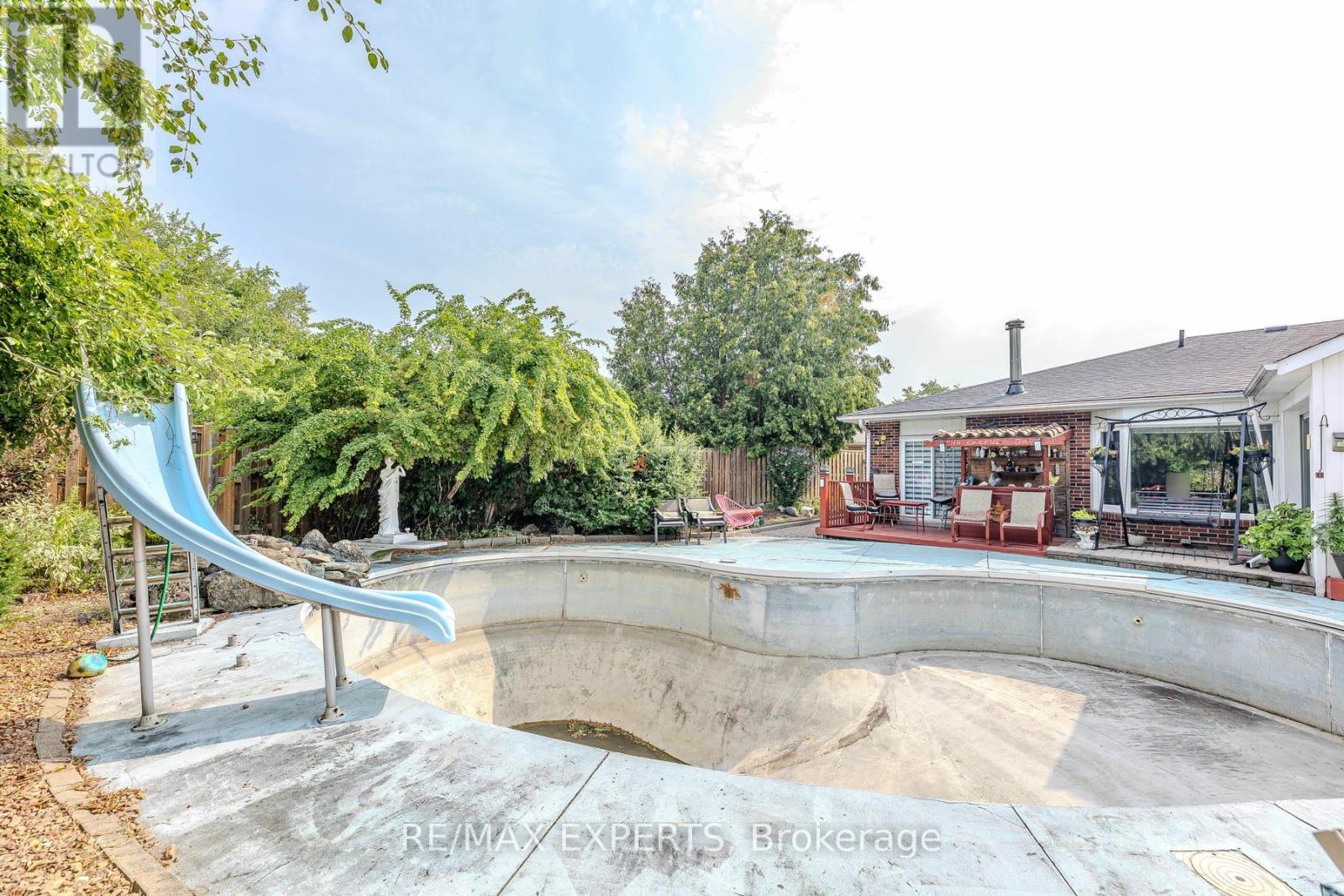 8 Easton Place, Brampton, Ontario  L6T 2A7 - Photo 43 - W12331071